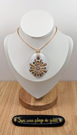 Collier blanc.1
