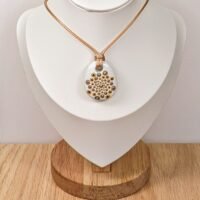 Collier blanc.2