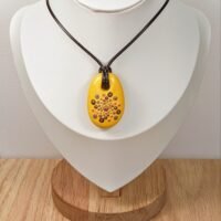 Collier jaune.1