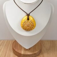 Collier jaune.3