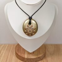 Collier doré clair.2