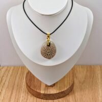 Collier beige.2