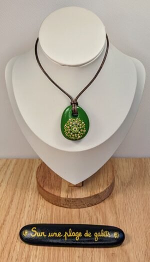 Collier vert.2