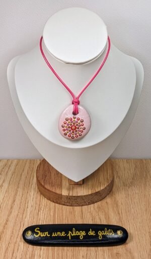 Collier rose clair.3