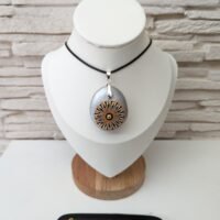 Collier argenté.5