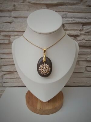 Collier marron foncé.1