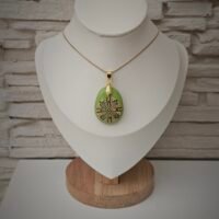 Collier vert anis.1