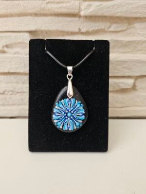 ✨ Collier noir et bleu ✨