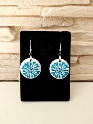 Boucles argentées et bleues.1
