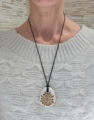 Collier blanc.1